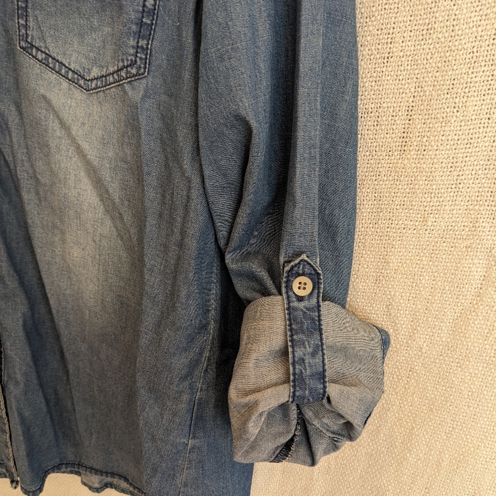 Reitmans Denim Button Down Size Large - Picture 2 of 3